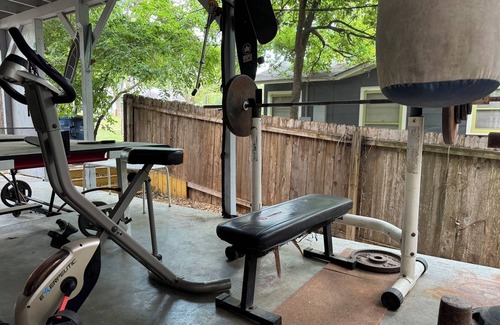 Parker Lane Casa | Log cabin style home 3 miles from downtown Austin