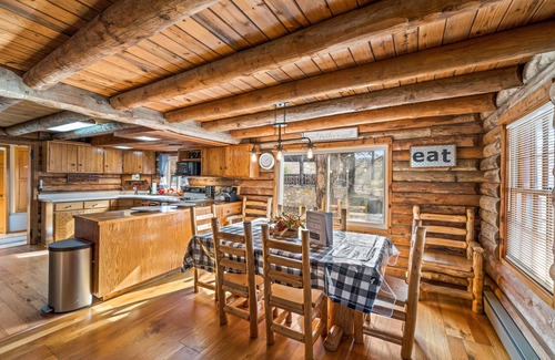 Knoxville Cabina | Log Cabin, UTK/Neyland, Smokies, 16acres, FP, HotTub, Sauna, Fishing, Golf, Pets