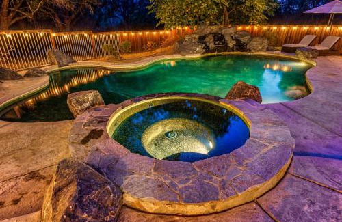 Coarsegold Casa | Log Cabin w/pool, spa, game room, sleeps 20!