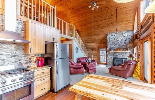 Sylva Casa | Log cabin with amazing mountain views, pool table, movie room & fireplace