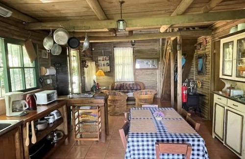Desamparaditos Cabina | Log cabin. Wooden soul dressed in jungle pet friendly
