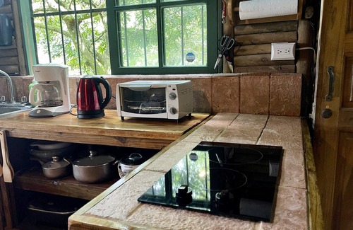 Desamparaditos Cabina | Log cabin. Wooden soul dressed in jungle pet friendly