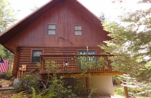 Woodsville Cabina | Regístrese en el entorno forestal, con Lake Privileges @ Mountain Lakes Community