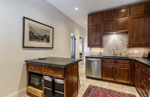 Logan Square Apartamento | Logan Blvd Luxury! Enjoy the Well-Equipped Kitchen and Prime Location by AllSet Turnover