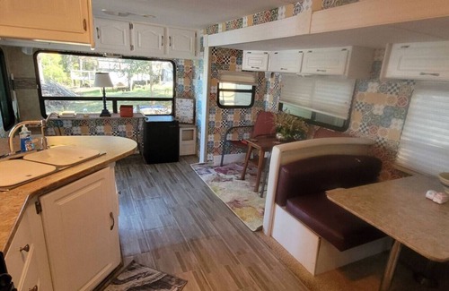 Lincoln Apartamento | Logan Martin Lake Sunroom camper