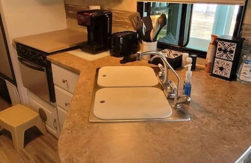 Lincoln Apartamento | Logan Martin Lake Sunroom camper