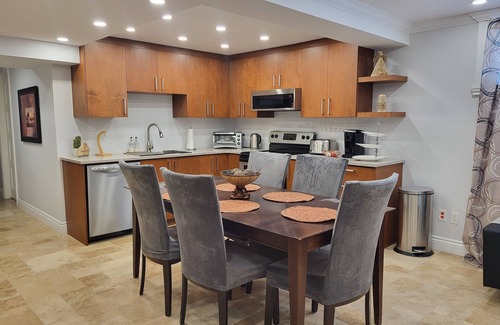 Saint-Redempteur Apartamento | Logement à 30 min de Montréal et à 1h30 du Mont Tremblant. Familles, Animaux :)