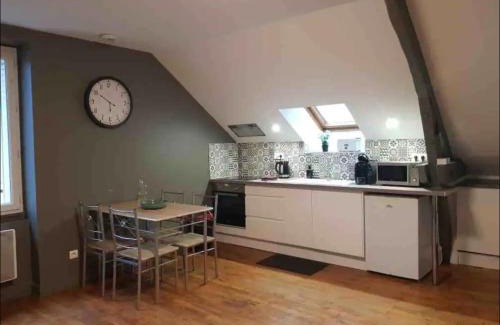 Brive-la-Gaillarde Apartamento | Logement à Brive, proche centre-ville et gare, avec climatisation - internet fibre - Stationnements gratuit