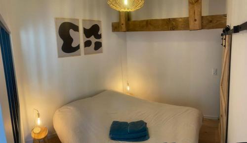 Mimizan Apartamento | Logement entièrement rénové entre le bourg et les plages océanes, calme et confort climatisé, terrasse spacieuse, WIFI, parking gratuit, linge et ménage compris, proche des commerces ouverts toute l'année