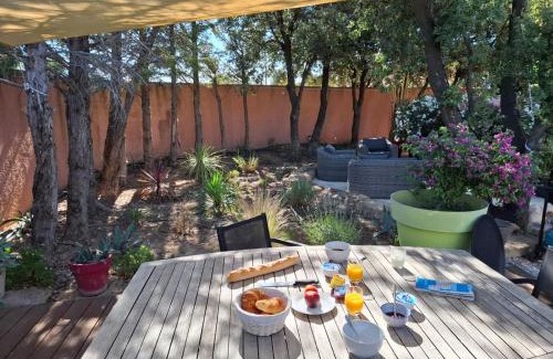 Aureille Casa | Logement indépendant avec Jacuzi pour 4ou 5 personnes, 2 chambres