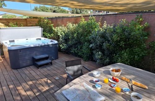 Aureille Casa | Logement indépendant avec Jacuzi pour 4ou 5 personnes, 2 chambres
