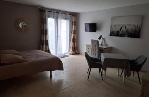 Aureille Casa | Logement indépendant avec Jacuzi pour 4ou 5 personnes, 2 chambres