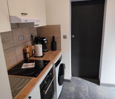 Douai Casa | Logement indépendant avec parking privé , clim , smart tv idéal déplacement pour pro ou vacances