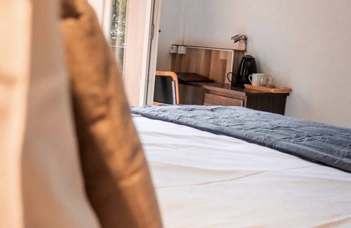 Arles-sur-Tech Hotel | Logis Hôtel Restaurant Les Glycines