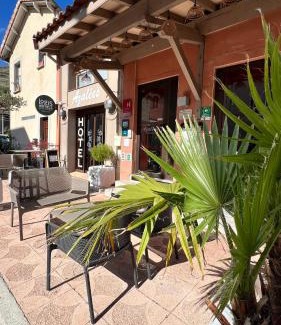 Tournon-sur-Rhone Hotel | Logis Hôtel Restaurant Azalées