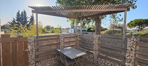 Saintes-Maries-de-la-Mer Apartamento | Logis Le Nid du Pont de Gau