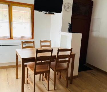 Crets en Belledonne Apartamento | Logis sympa proche des thermes