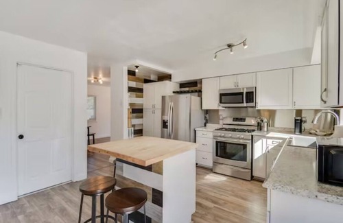 Northeast Heights Casa | Loma NE Heights 3 bedroom with Heated Pool/HotTub!