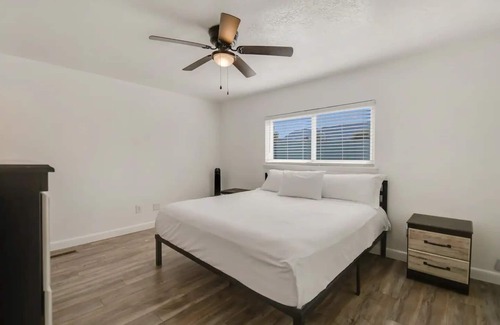 Northeast Heights Casa | Loma NE Heights 3 bedroom with Heated Pool/HotTub!