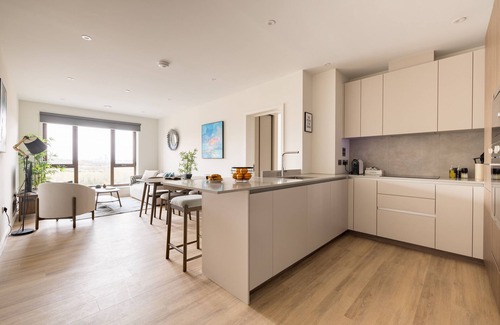 London Borough of Ealing Apartamento | London Greenford by Charles Hope