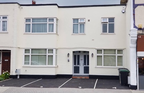 Clayhall Apartamento | Londres Luxury Studio Flat # 1 Orchid Apartment a 1 minuto del metro para 3 personas