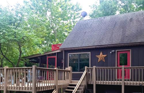 Eureka Springs Casa | Lone Star Lake House