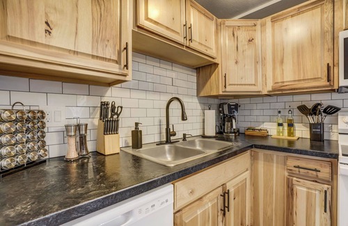 Cimarron Hills Apartamento | Lone Star Lookout - Cozy 2-BR w/Mountain Views, King Bed & Pet-Friendly Yard