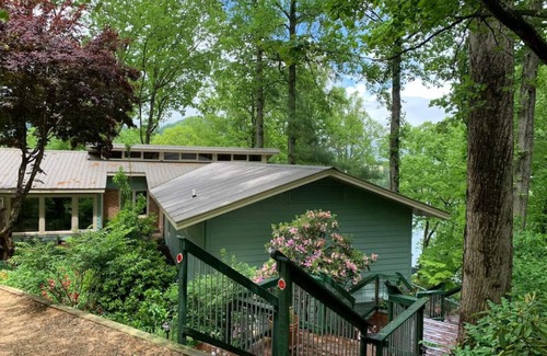 Lake Junaluska Apartamento | FRESCO Y NUEVO! 1 Hab. Apto para mascotas con fabulosas vistas al lago y la montaña