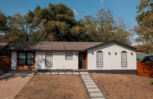 Parker Lane Casa | Lonestar - 4/2.5 newly renovated house with huge backyard and office