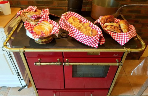 Chateaubourg Cama Y Desayuno | Longère (130m²) in quiet countryside: 5 bedrooms, large kitchen, garden.