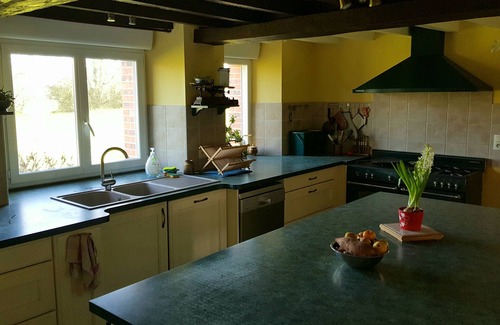 Chateaubourg Cama Y Desayuno | Longère (130m²) in quiet countryside: 5 bedrooms, large kitchen, garden.