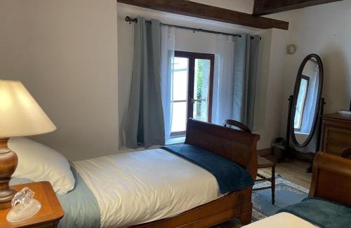 Hyds Casa | Longère bourbonnaise authentique avec jardin et bibliothèque - FR-1-489-397