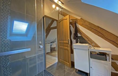 Saint-Martin-des-Pezerits Casa | Longère indépendante au calme avec jardin et cheminée, WIFI - FR-1-497-216