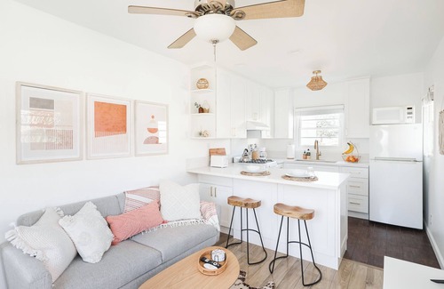 North Long Beach Apartamento | Long Beach Retreat - Private back house with AC, Air Purifiers, & Soft Water