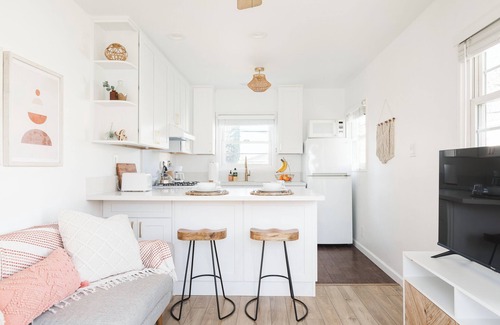 North Long Beach Apartamento | Long Beach Retreat - Private back house with AC, Air Purifiers, & Soft Water