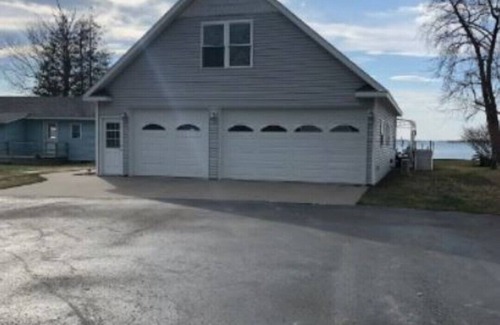 Alpena Cabaña | Long Lake cottage in Alpena, MI