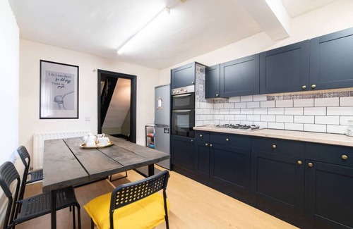 Liverpool City Centre Casa | Long Stay Discounts | Work-Friendly | Free Parking