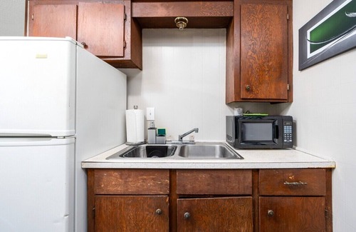 Pineville Apartamento | Long Stay Near D.T King Bed Smart TV Pets W/D