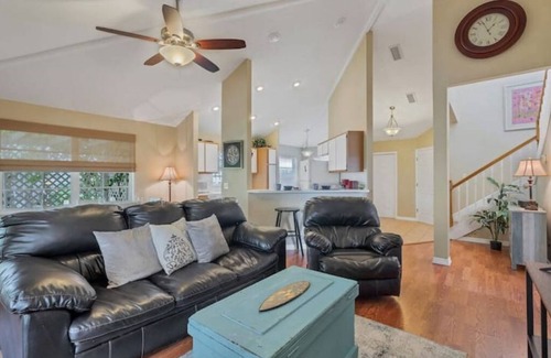 Punta Gorda Casa | Long-Term Discount!Unique 3BR canal home, Private Dock, Boat Lift, Deck!