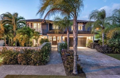 Kahala Casa | Long term rental near beach in Kahala with Pool