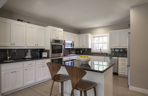 St. Helena Casa | Long term rental...serenity found off of iconic Zinfandel Lane!