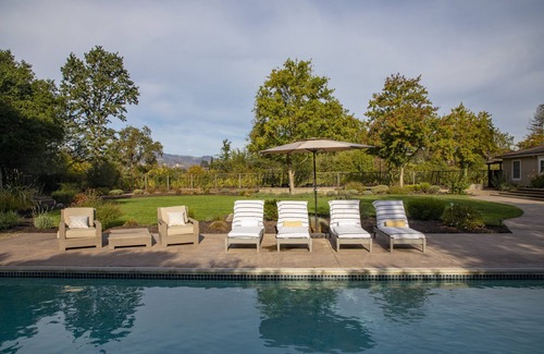 St. Helena Casa | Long term rental...serenity found off of iconic Zinfandel Lane!