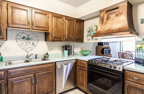 Ellendale Casa | Long-Term Stays - Germantown