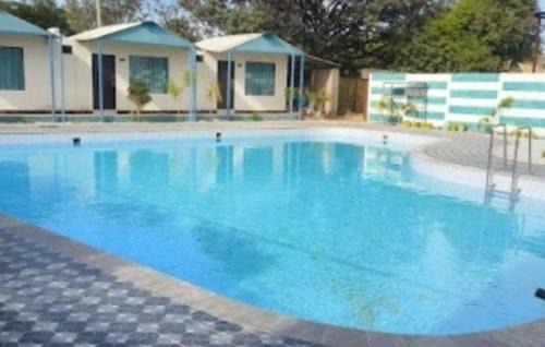 Rajawas Complejo | Longdrive Restaurant Hotel & Resort