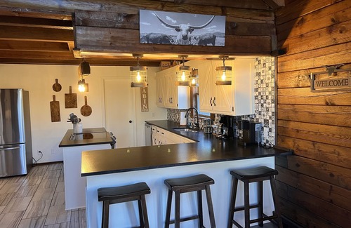 Hot Springs Cabina | Longhorn Lodge at Natural State Cabins