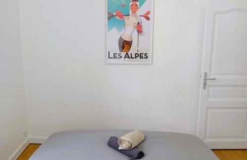 Quartier Chorier-Berriat Apartamento | Longue durée - Appart rénové avec grand salon et 1 chambre - Tram et Clinique Mutualiste à 1 min