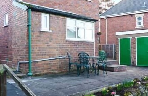 Wolverhampton Cabaña | Loningside, WOMBOURNE