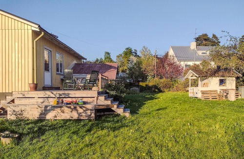 Hagernas Casa | Look forward to an active family vacation in this cottage in quiet Viggbyholm by lake Rönningesjön