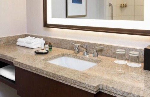 Pinch District Casa | Look No More! 4 Convenient Units in Downtown, Restaurant, Bar