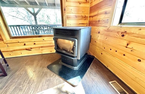 Forests Trails Cabina | Lookout Lane | Loft, Pet-friendly & Covered Deck